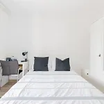 Homestay Private In Renovated - Tram 1 Min Walk