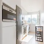 Homestay Private In Renovated - Tram 1 Min Walk *
