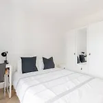 Private In Renovated - Tram 1 Min Walk