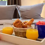 Beautiful Apartment , Beach 3 Min Walk , Free Parking, Near Negresco