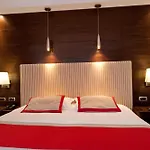 Aston La Scala 4*