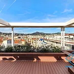 Royal Lux Spacious Seaside Pool