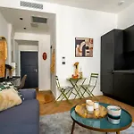 302B Beautiful Studio Refurbished Downtown / Ac