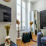 302B Beautiful Studio Refurbished Downtown / Ac