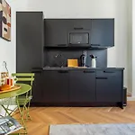 302B Beautiful Studio Refurbished Downtown / Ac