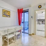 Studio Close To All Hyper Central Amenities