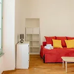 Studio Near Place Massena