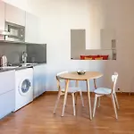 Studio Near Place Massena