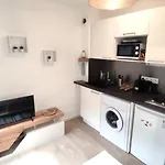 Dana Centre 25 * Nice