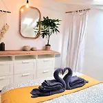 Little Nest - Old Town - Breakfast - Wifi - Ac