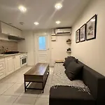 Jolie Appartement Nice Proche Mer Et Aeroport Une Chambre Plus Salon Avec Cuisine