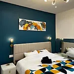 Apartment Chic Renovated - Liberation - Entire 2br 2ba Or Private With Private Bathrooms - Ac And Garage On Request *