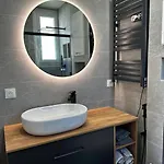 Chic Renovated - Liberation - Entire 2br 2ba Or Private With Private Bathrooms - Ac And Garage On Request Apartment *