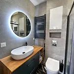 Chic Renovated - Liberation - Entire 2br 2ba Or Private With Private Bathrooms - Ac And Garage On Request * Nice