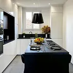 Chic Renovated - Liberation - Entire 2br 2ba Or Private With Private Bathrooms - Ac And Garage On Request * Nice