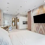 Nice Renting - 8France - Luxury & Comfort Love Room Suite Jacuzzi Massena