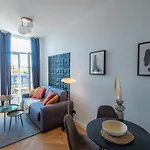 Apartment 301a Charming 2 Refurbished Super Center *