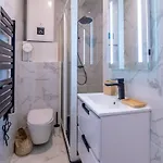 Apartment 301a Charming 2 Refurbished Super Center