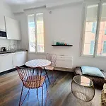Charming Old Apartment *