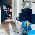 Apartment Luxueux Appartement, Carre D'or, Square Mozart *