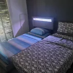 Chambre privative rénové 2024, climatisation, tramway sur place , 12 min centre, 16 min plage, aperçu latéral mer, 2 wc avec 2 salle de bain, private room renovated 2024, air-conditioned , tram on spot, 2 toilets&2 bathrooms