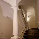06a2 - Heart Of Old Beautiful Renovated Apartment Nice