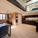 Apartment 06a2 - Heart Of Old Beautiful Renovated