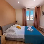 06a2 - Heart Of Old Beautiful Renovated Apartment