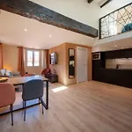Apartment 06a2 - Heart Of Old Beautiful Renovated Nice