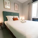 Old Town Diamond, Adorable Sunny Apartment With Ac