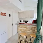 Ancienne Batisse En Plein Coeur Du Port Avec Clim