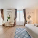 Elegant Jacuzzi Loft In Massena Apartment *