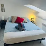 Evasion Romantique Sous Les Toits Au Coeur Du Vieux Apartment
