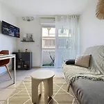 Studio calme avec balcon proche du port de Nice