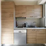 Jolie Studio Avec Belle Terrasse Ensoleillee