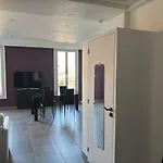 3-R Bright, Beach Within 15 Min Walk