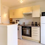 Apartment Cozy With Balcony - Garibaldi Port