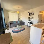 Apartment Cozy With Balcony - Garibaldi Port