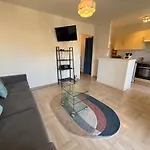 Cozy With Balcony - Garibaldi Port Apartment *