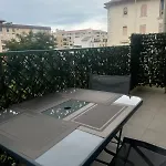 Superbe 2 Pieces A 50 M De La Promenade Des Anglais