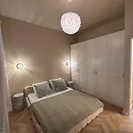 Le Petit Palace Apartment *