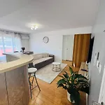 Le Carras - Proche De Aeroport , A Pied - Promenade Des Apartment *