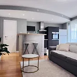 Le Carras - Proche De Aeroport , A Pied - Promenade Des Apartment