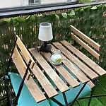 Studio Lumineux Avec Balcon A Nice