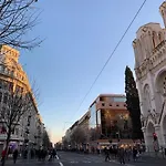 Charmante Petite Studette Au Centre De Nice Climatise