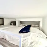 Studio Close To Main Street And Train Station