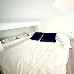 Studio Close To Main Street And Train Station