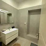 Heart Of Beautiful 3 Bedrooms Apartment *
