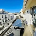 Terrasse Ensoleillee Sur Les Toits De Nice