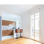 Apartment Large 7 Minutes From *